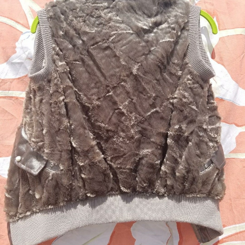 ✧Furry Vest✧ - Picture 4 of 7